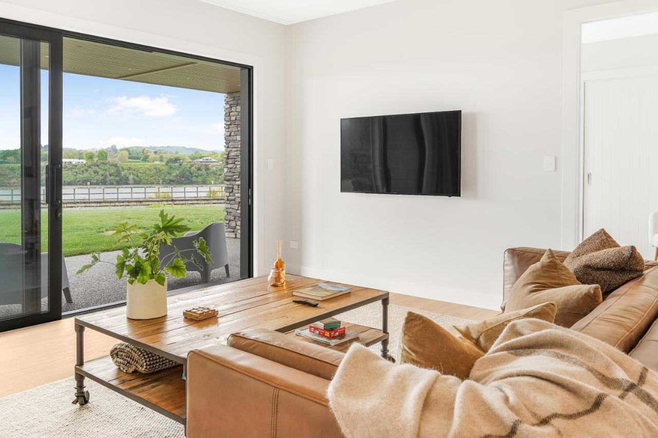 Lakeside Karapiro Downstairs Apartment ケンブリッジ エクステリア 写真