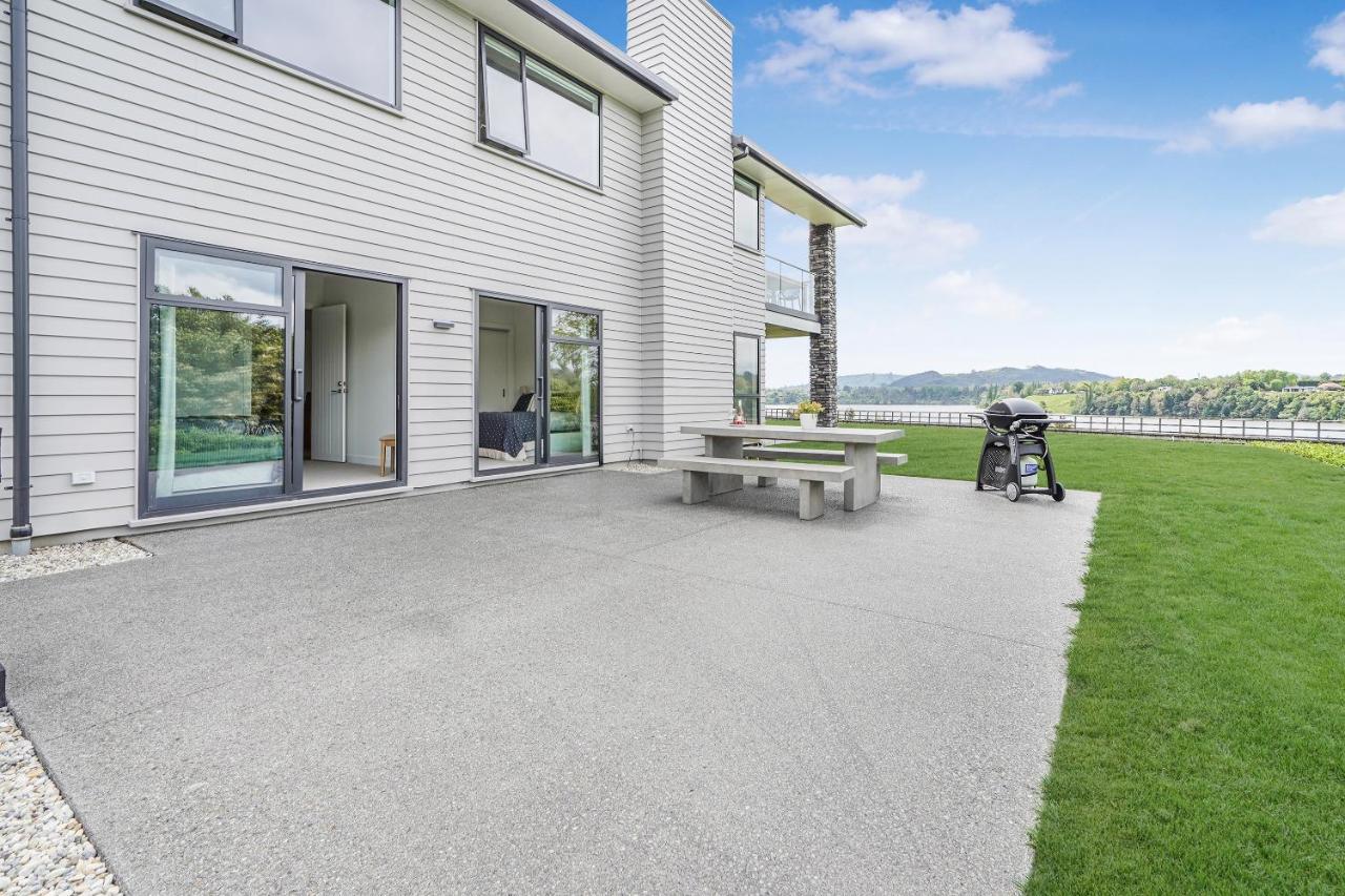 Lakeside Karapiro Downstairs Apartment ケンブリッジ エクステリア 写真
